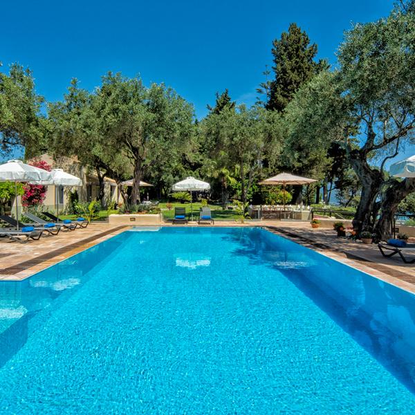 Ferienhaus korfu Luxusvilla mieten griechenland privater pool meerblick sandstrand finest greek villas hidden shell