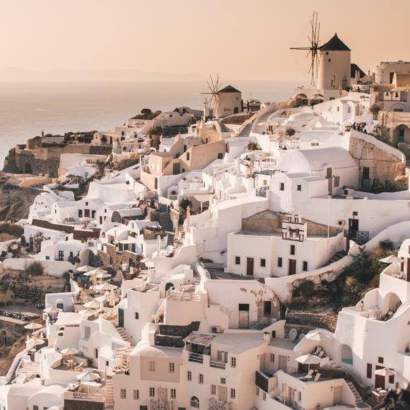 Ferienhaus santorini Luxusvilla mieten griechenland privater pool meerblick sandstrand finest greek villas