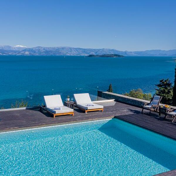 Ferienhaus korfu Luxusvilla mieten griechenland privat pool meerblick sandstrand finest greek villas exklusiv modern seafront modern gehoben premium traumhaft sandstrand luxusreisen