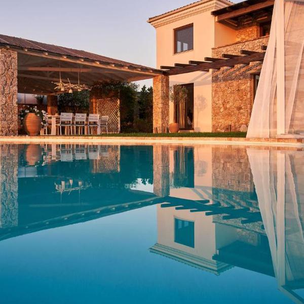 Ferienhaus korfu Luxusvilla anwesen mieten griechenland privat pool meerblick sandstrand finest greek villas exklusiv modern seafront modern gehoben premium traumhaft sandstrand luxusreisen